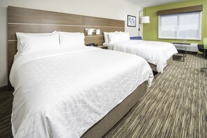 In-room safe, desk, laptop workspace, blackout drapes - Holiday Inn Express & Suites Fort Myers Airport by IHG (Fort Myers)