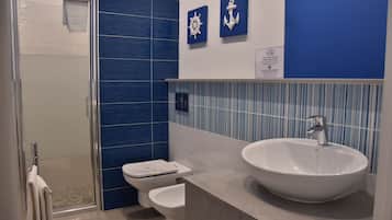 Double Room, Private Bathroom | In-room safe, desk, free WiFi