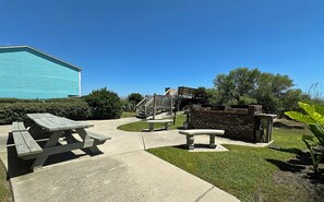 Outdoor dining - Sea Shadow 306 - Oceanfront in Surfside Beach (Surfside Beach)