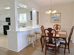 Dining - Princeton House I 1 - Oceanfront in Surfside Beach (Surfside Beach)