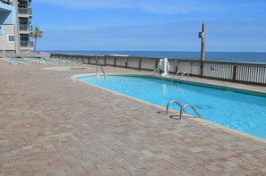 Una piscina techada, una piscina climatizada