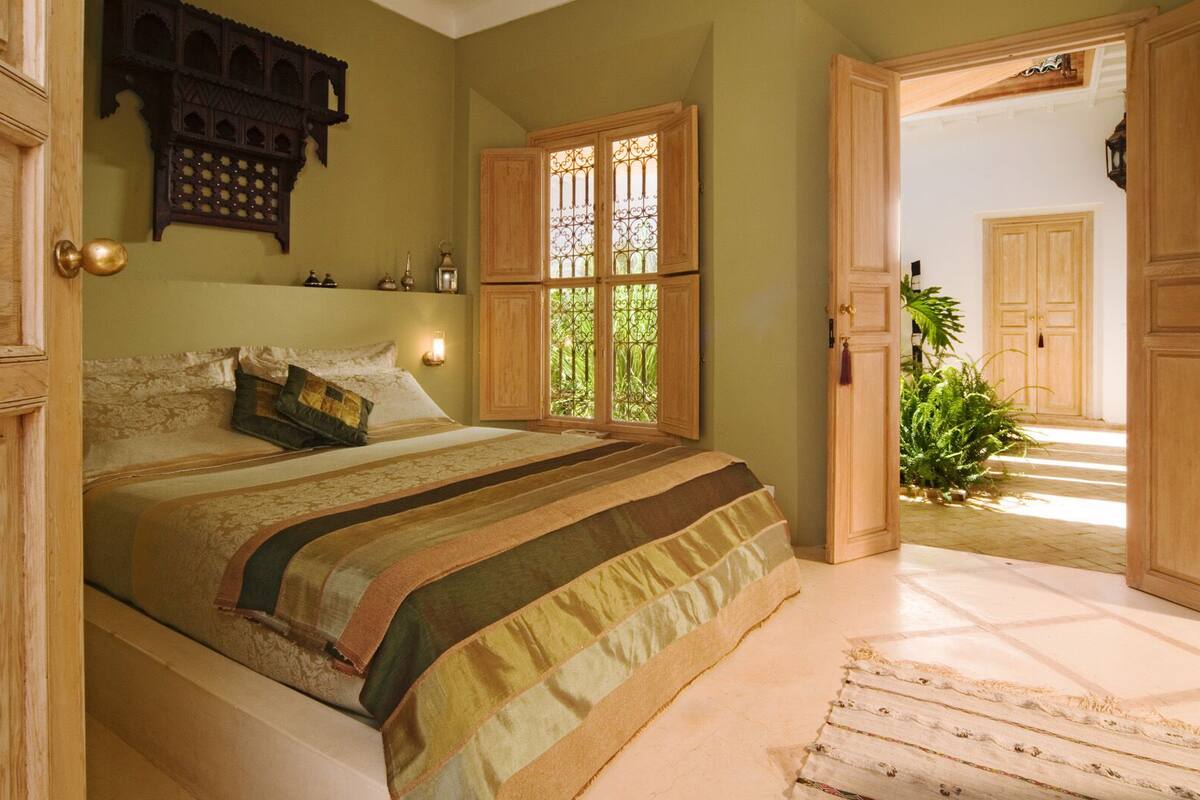 Double Room | Minibar, in-room safe, WiFi (free), individually decorated