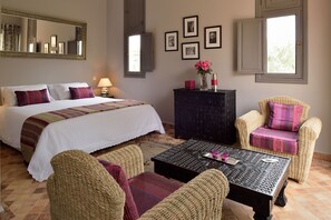 Junior Double or Twin Room | Minibar, in-room safe, individually decorated, individually furnished - Villa Dinari (Marrakech)