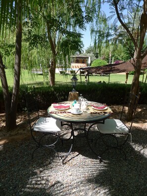 Free daily continental breakfast - Villa Dinari (Marrakech)