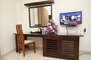 Deluxe Single Room, 1 Queen Bed, City View | Television