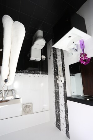 Shower, free toiletries, towels, soap