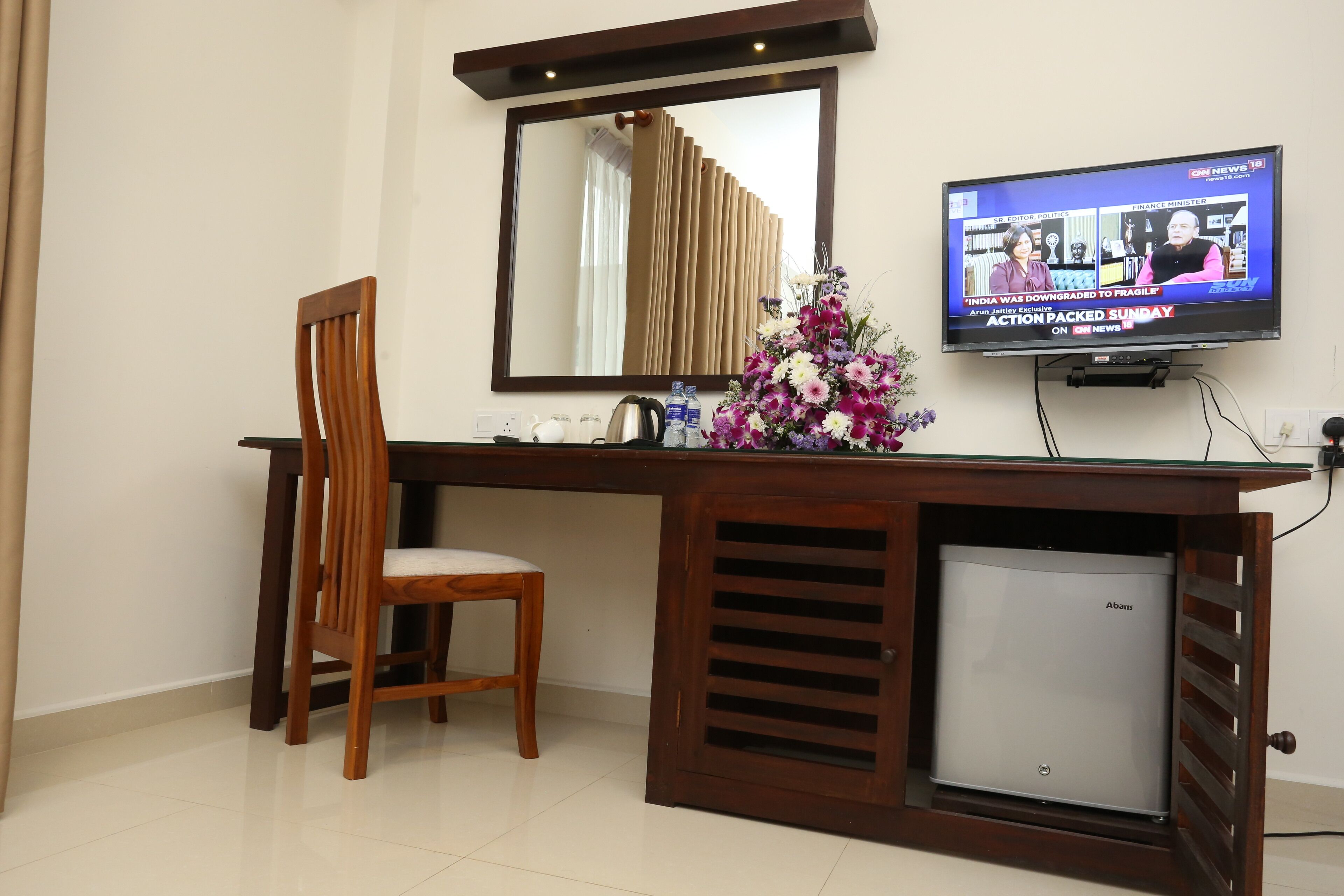Deluxe Single Room, 1 Queen Bed, City View | Television
