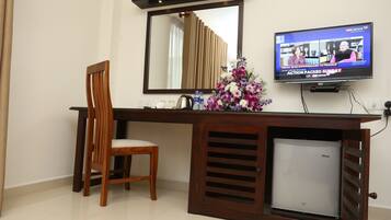 Deluxe Single Room, 1 Queen Bed, City View | Television