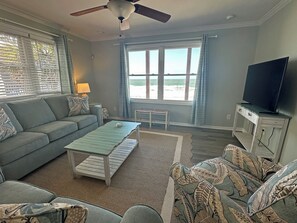 Een televisie en videogames