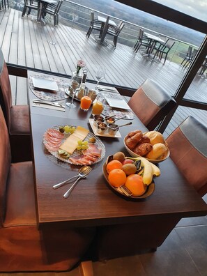 Daily continental breakfast for a fee - Les 7 Meuses (Profondeville)