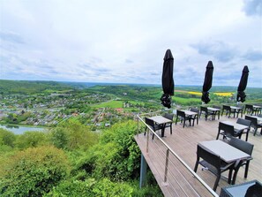 الإطلالة من المنشأة