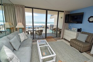 Living area - Royal Garden Resort 111 - Oceanfront in Garden City Beach (Garden City)