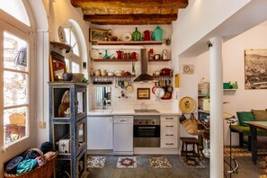 Fridge, microwave, oven, stovetop - AUTHENTIC VINTAGE HOME "EL PATIO DE GRACIA"  (Barcelona)