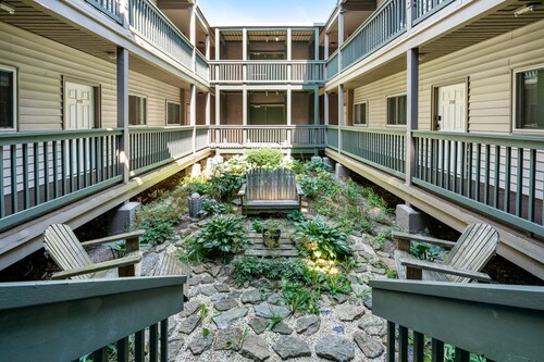 Homey condo with great ski slope & sunset view, pool, hot tub & fireplace