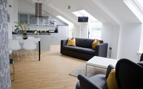 Deluxe 2 bedroom apartment