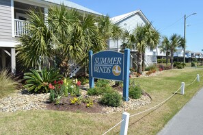 المنطقة المحيطة بالمنشأة