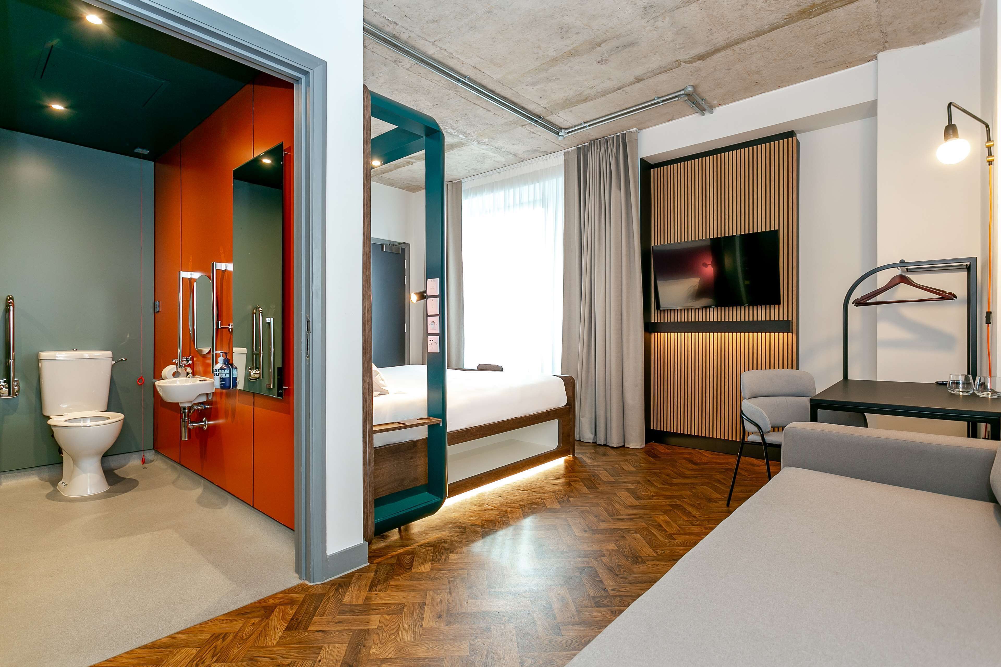 twin room | accessible bathroom