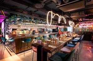 Lunch and dinner served - YOTEL Manchester Deansgate (Manchester)