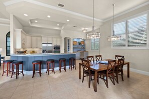 Dining - Briarwood: Home w/two primary suites-saltwater pool/spa & outdoor kitchen & entertaining area w/TV (Naples)