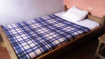Single Room | Desk, free WiFi, bed sheets