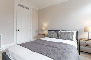 1 chambre, chambres insonorisées, fer et planche à repasser