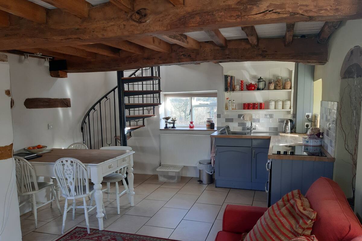 Deluxe Cottage | Living area | LED TV