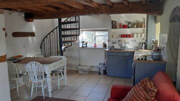 Cottage Deluks | Area keluarga | TV LED