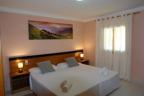 2 soverom, strykejern/-brett, internettilgang og sengetøy