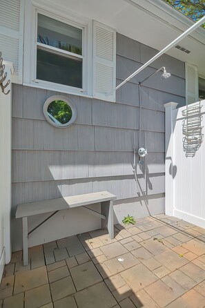 Terrace/patio - Ryal Side Hideaway: Beverly Charm (Beverly)