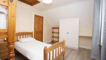 3 bedrooms, bed sheets