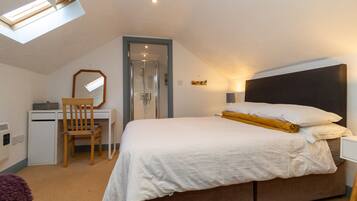 3 bedrooms, bed sheets