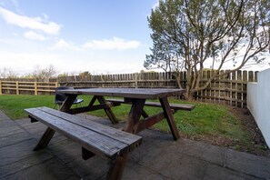 Outdoor dining - Seacliff Holiday Homes (Dunmore East)