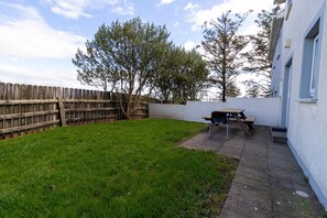 Outdoor dining - Seacliff Holiday Homes (Dunmore East)