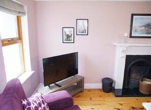 House, 3 Bedrooms, Fireplace | Living area - Dingle Courtyard Cottages (Dingle)