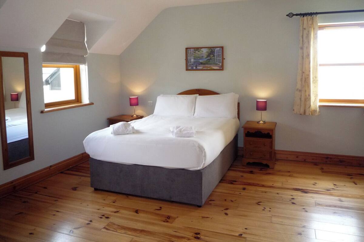 Dingle Courtyard Cottage no. 1