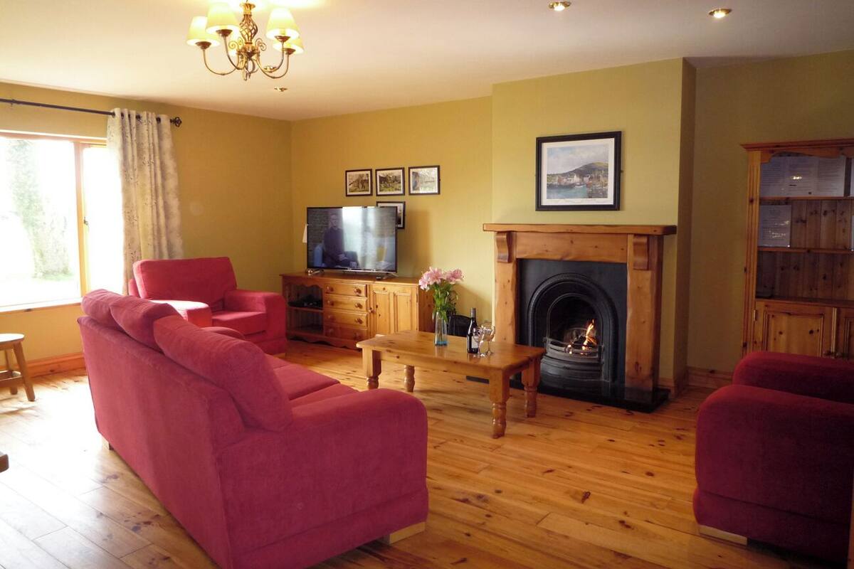 Dingle Courtyard Cottages (3Bed - Sleeps 6) | Living area
