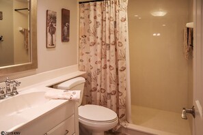 公寓式客房, 2 间卧室 | 浴室 | 毛巾