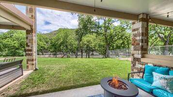 Condo, 2 Bedrooms | Property grounds