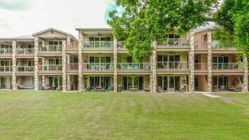 Condo, 2 Bedrooms | Exterior