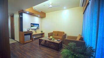 Kamar Presidensial | Area keluarga | Televisi LCD 32-inci dengan saluran TV kabel dan TV