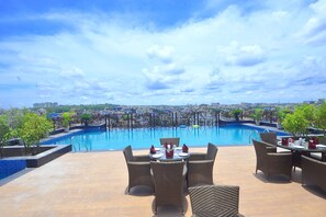 Kolam renang terbuka 
