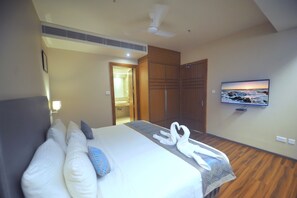 In-room safe, desk, iron/ironing board, free WiFi - Pipul Padmaja Premium and Convention (Bhubaneshwar)