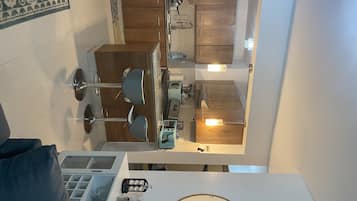 Microwave, oven, stovetop, coffee/tea maker