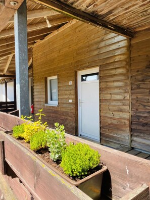 Bàn, truy cập Internet không dây miễn phí, có lối đi dành cho xe lăn 