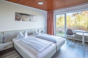 Bàn, truy cập Internet không dây miễn phí, có lối đi dành cho xe lăn 