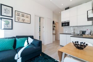 TV - This stylish and modern apartment can accommodate up to 2 people and is located in the Specola area, opposite the Astrophysical Observatory in one of the most charatteristic districts of Padua. To the side of the building is the oratory of San Michele, P (Padova)