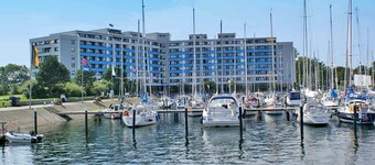 Vacation apartment on the harbor side - 200 meters to the beach - - with a dream view of the harbor