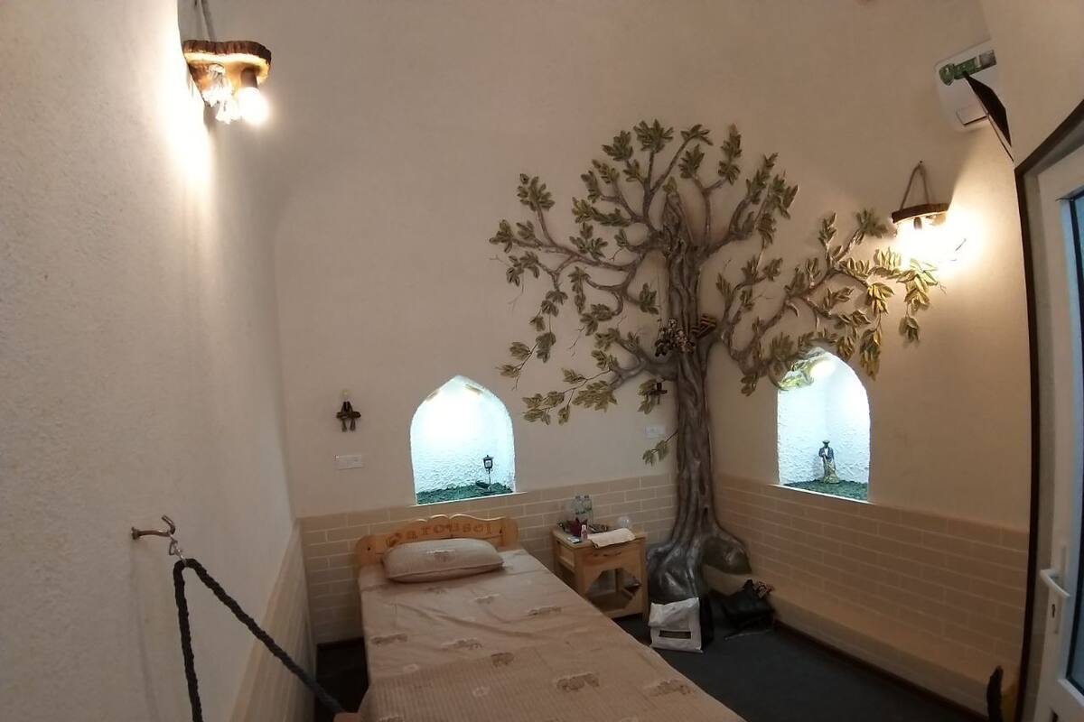 Standard Single Room | Blackout drapes, iron/ironing board (on request), WiFi (free)