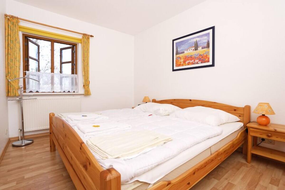 Hus (No. 3) | 2 soveværelser, individuelt design, individuel indretning, skrivebord