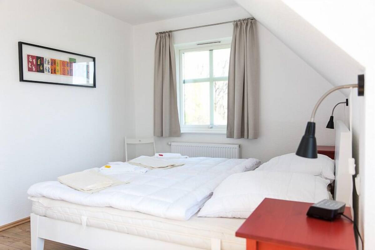 Hus (No. 15) | 2 soveværelser, individuelt design, individuel indretning, skrivebord